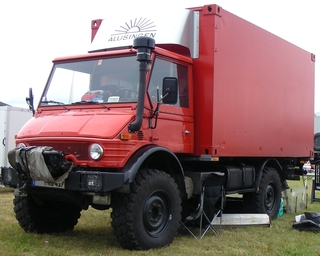 Unimog U .. shelter