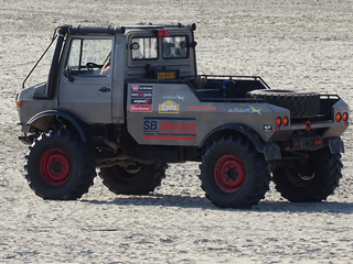 Unimog rallye truck