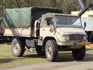 Unimog cabrio en huif