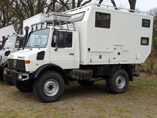 Unimog kampeerauto