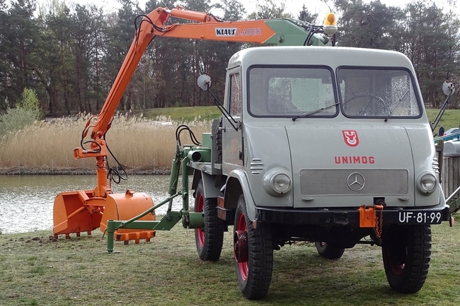 Unimog U 25 lader