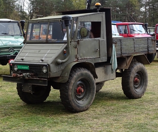 Unimog U32 bosbouw