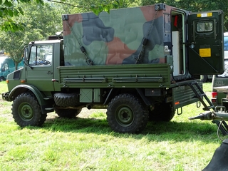 Unimog U 1300 L laadbak met shelter