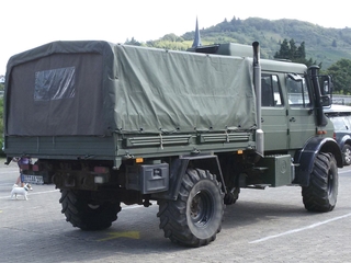 Unimog U .. dubbelcabine met huif