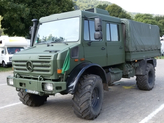 Unimog U .. dubbelcabine met huif