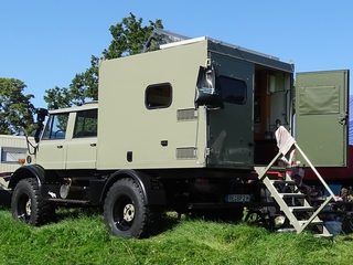 Unimog U .. dubbelcabine camper