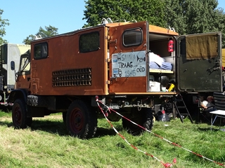 Unimog 404.1 kampeerauto traag