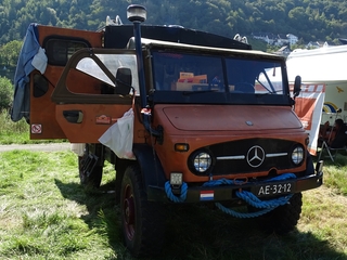 Unimog 404.1 kampeerauto traag