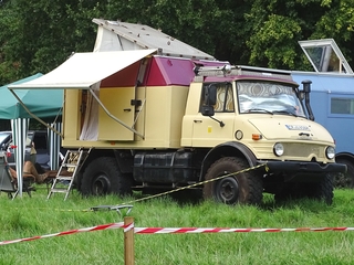 Unimog U 416 camper met klapdak