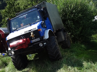 Unimog U 435 met shelter