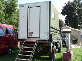 Unimog U 1300 L laadbak met container