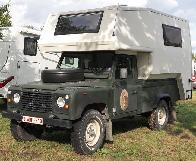 Land Rover Defender met opzetcamper