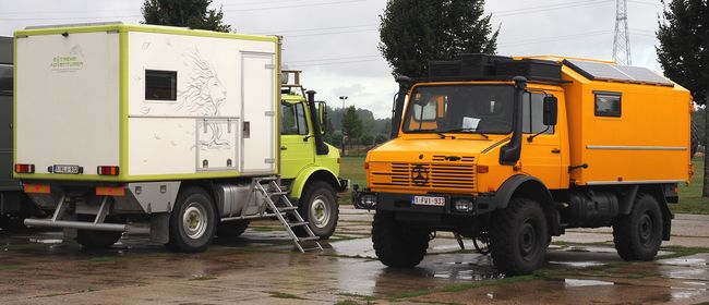 2 Unimog U 1300 L kampeerauto's