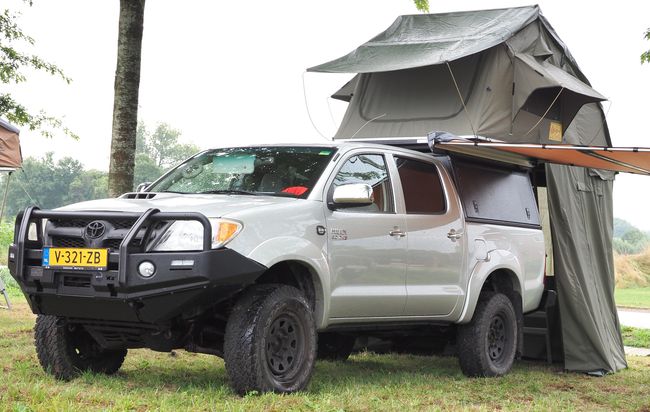 Toyota Hilux 3.0 D-4D met daktent