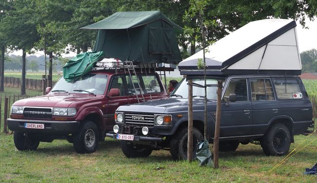 2 Land Cruisers klaar voor de nacht