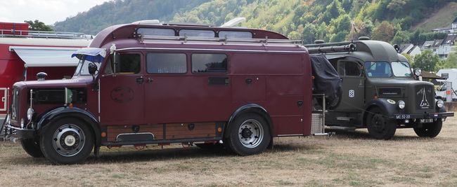 2x Magirus Deutz trucks, voormalig Bescherming Bevolking Nederland circa 1952