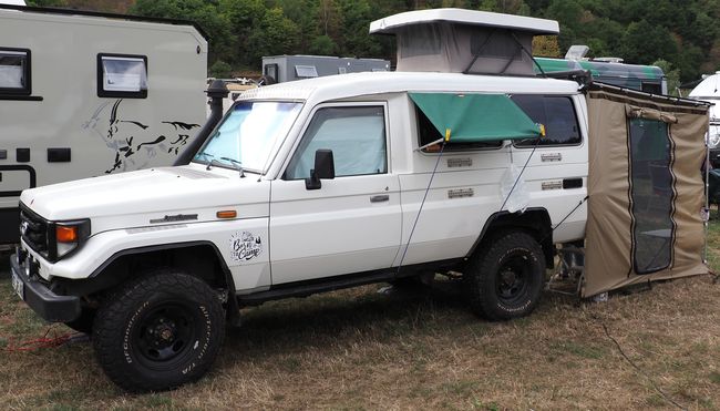 Land Cruiser HZJ78 met klein hefdak en achtertent