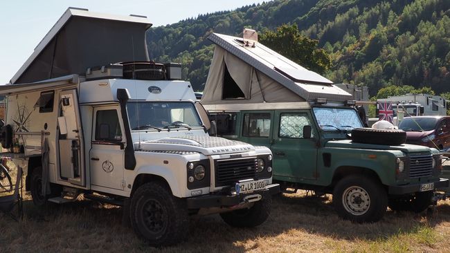 2 Land Rover Defenders