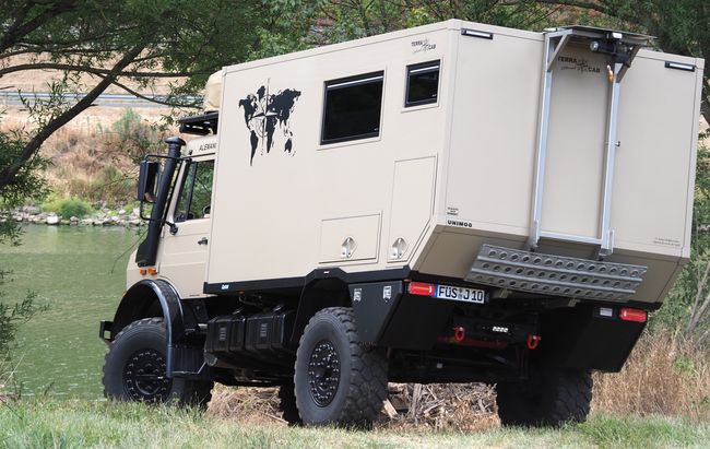 Unimog onderweg naar de uitgang