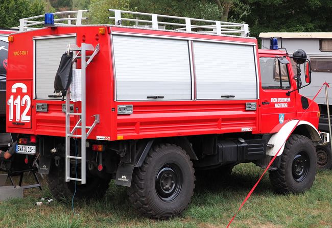 Unimog U 1300 L? brandweerauto. Wat zit er achter de rolluiken?