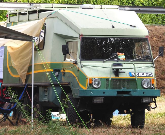 Pinzgauer 6WD kampeerauto