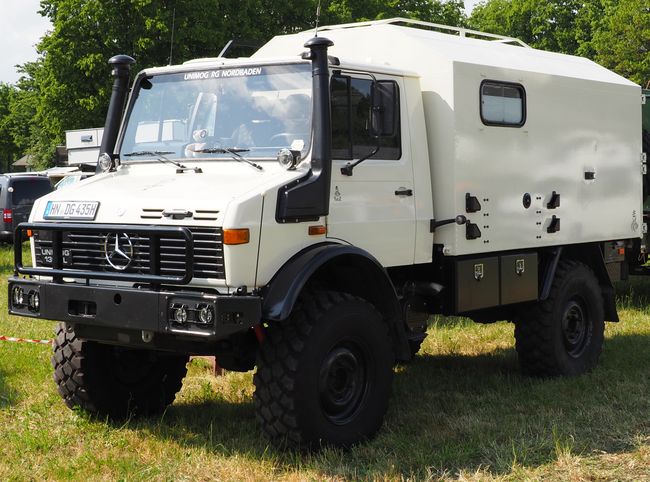 Unimog U 1300 Expeditieauto