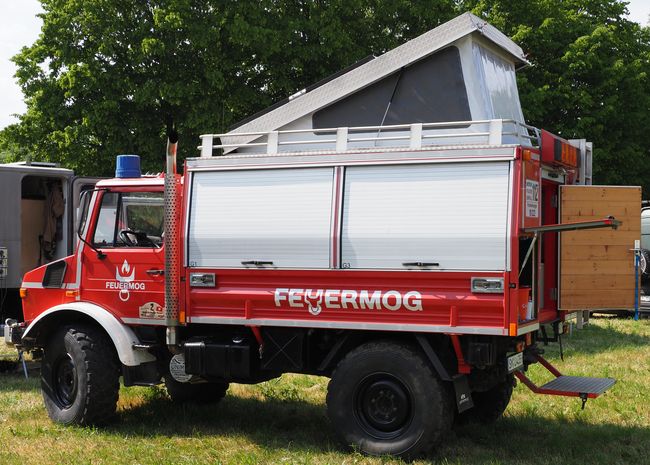 Unimog 435 - Feuermog; rolluiken verbergen de ramen