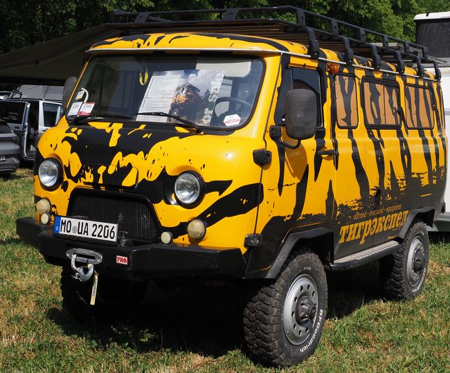 UAZ Bukhanka 4x4 - Tigerbus