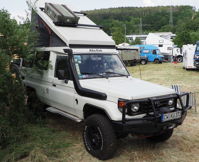 Toyota Land Cruiser J78 Alu-Cab kampeerauto