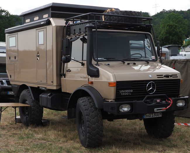 Unimog U 1300 met hefdak