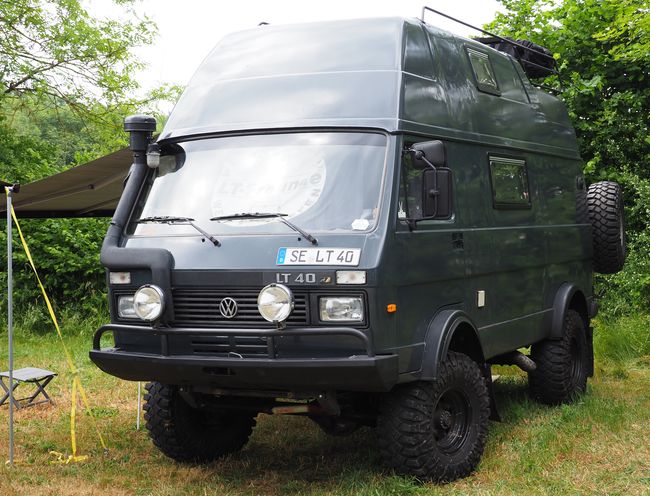 Volkswagen LT 40 4WD kampeerauto met snorkel en hoog dak