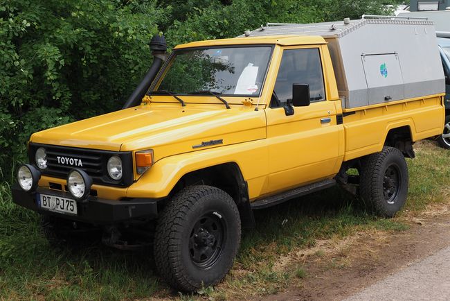 Toyota Land Cruiser J75 pickup - 5 cylinder