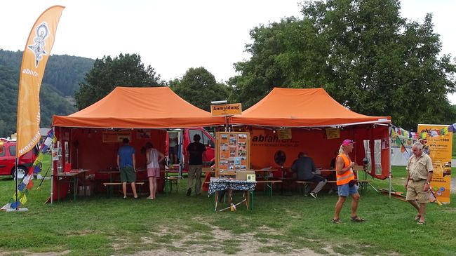 Aanmelden in de tent