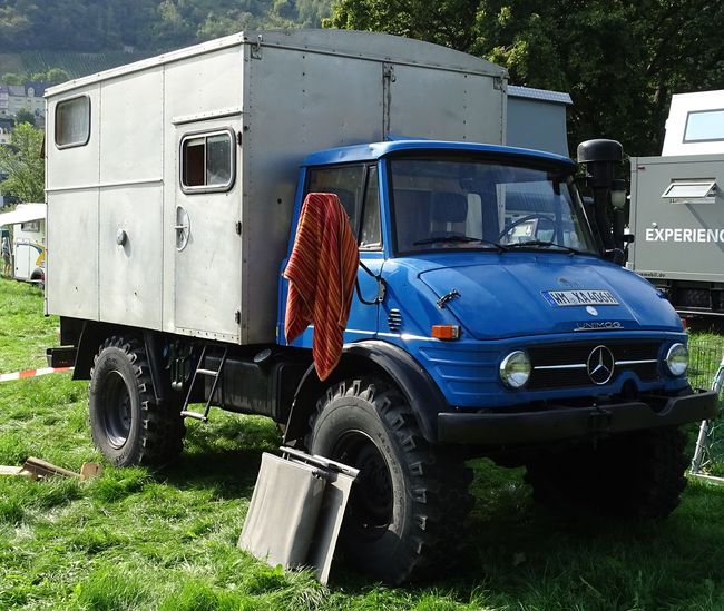 Unimog 406 kampeerauto