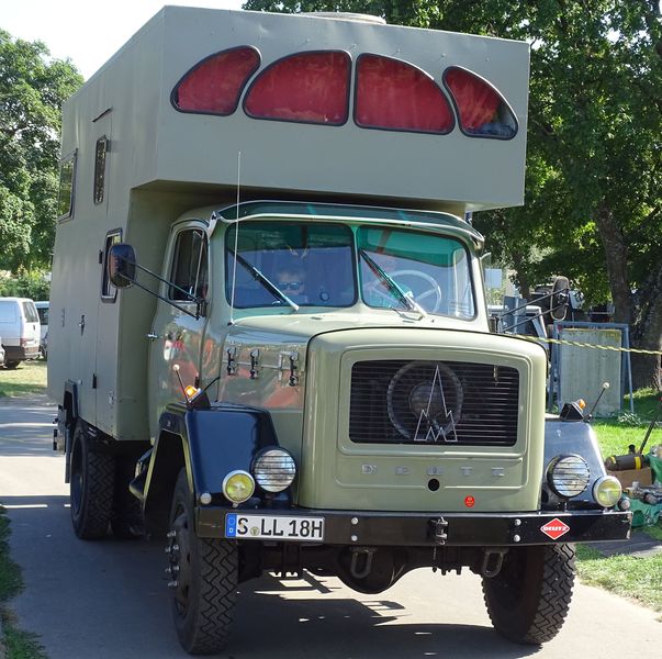 Magirus Deutz kampeerauto met mooie alkooframen