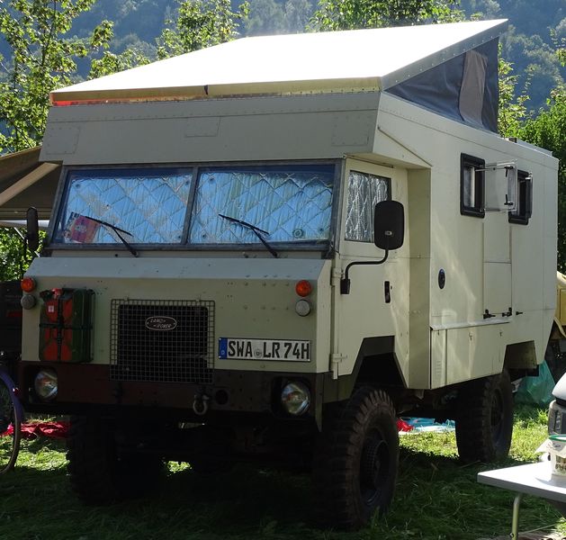 Land Rover ambulance omgebouwd