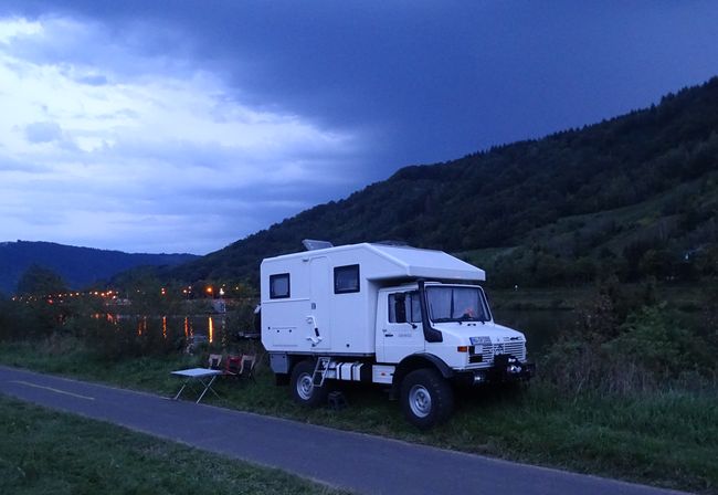 Unimog 1300 L met noodweer in aantocht